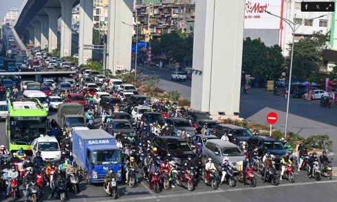 Bất An Rình Rập Khi Hàng Xóm Sạc Xe Điện Giữa Hành Lang Chung Cư