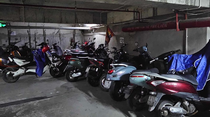 Bất An Rình Rập Khi Hàng Xóm Sạc Xe Điện Giữa Hành Lang Chung Cư