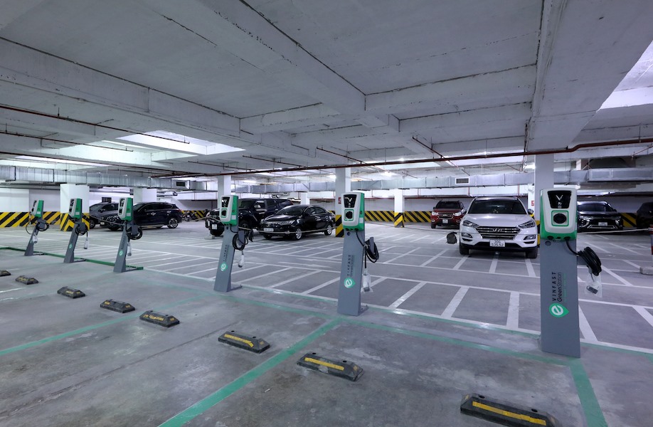 Bất An Rình Rập Khi Hàng Xóm Sạc Xe Điện Giữa Hành Lang Chung Cư