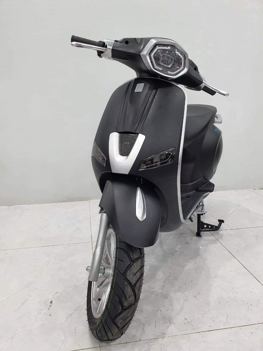 Hiện đại sang chảnh cùng xe ga 50cc JVC Vespa Platinum 2021